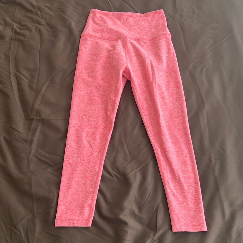 Peloton Beyond Yoga Breast Cancer Awareness leggings